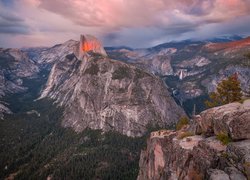 Punkt widokowy Glacier Point, Góry, Rozświetlona, Góra, Half Dome, Park Narodowy Yosemite, Kalifornia, Stany Zjednoczone