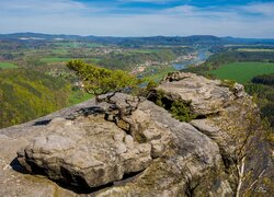 Widok z góry Lilienstein na Łabę i Saksonię Szwajcarską