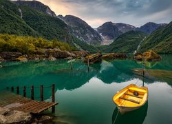Łódka, Jezioro Bondhusvatn, Pomost, Skały, Góry, Lodowiec Folgefonna, Jęzor Bondhusbreen, Hordaland, Norwegia