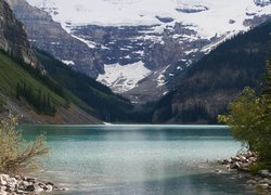 Park Narodowy Banff, Jezioro Lake Louise, Góry, Drzewa, Chmury, Mgła, Zima, Kanada