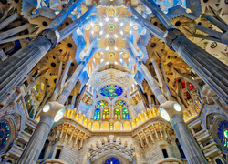 Witraże w Świątyni Pokutnej Świętej Rodziny w Barcelonie