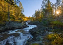 Norwegia, Dolina Hedalen, Wodospad Aurdalsfossa, Rzeka, Promienie słońca, Skały, Drzewa