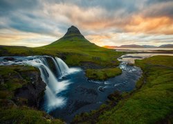 Wodospad Kirkjufellsfoss w Islandii