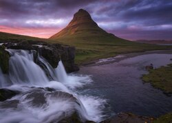 Islandia, Góra Kirkjufell, Wodospad Kirkjufellsfoss, Rzeka, Chmury