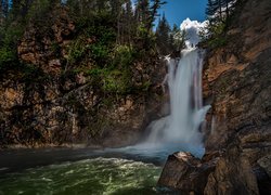 Skały, Wodospad, Running Eagle Falls, Park Narodowy Glacier, Drzewa, Rzeka, Chmury, Montana, Stany Zjednoczone