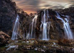Park Narodowy Jezior Plitwickich, Drzewa, Skały, Wodospad, Jezioro, Chmury, Plitwice, Chorwacja