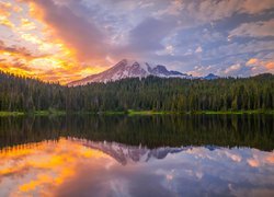 Park Narodowy Mount Rainier, Góry, Jezioro, Drzewa, Wschód słońca, Chmury, Stan Waszyngton, Stany Zjednoczone