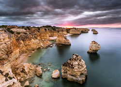 Wybrzeże Algarve w okolicach miejscowości Lagoa w Portugalii