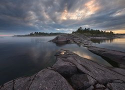 Jezioro Ładoga, Wysepki, Skały, Drzewa, Chmury, Karelia, Rosja