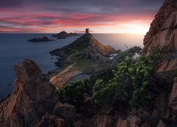 Wyspa Archipel des Sanguinaires, Morze Śródziemne, Latarnia, Drzewa, Skały, Zachód słońca, Ajaccio, Korsyka, Francja