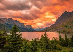 Stany Zjednoczone, Stan Montana, Park Narodowy Glacier, Drzewa, Góry, Jezioro, Saint Mary Lake, Chmury, Zachód słońca