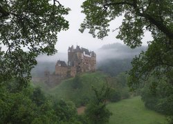 Zamek Eltz, Drzewa, Rzeka, Wzgórza, Góry, Mgła, Gmina Wierschem, Nadrenia-Palatynat, Niemcy