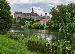 Zamek Sigmaringen nad rzeką Dunaj w Niemczech