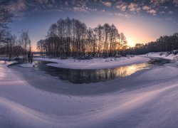 Zasypana śniegiem rzeka Grabia
