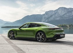 Zielone Porsche Taycan Turbo