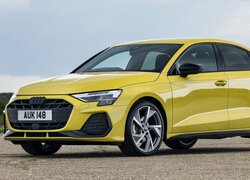 Żółte Audi A3