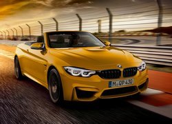 Żółte BMW M4 Cabrio