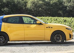 Żółto-niebieskie, Maserati Levante, Hybryda, GT