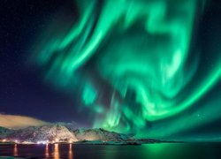 Zorza polarna, Góry, Morze Norweskie, Lofoty, Gmina Flakstad, Wyspa Flakstadoya, Norwegia