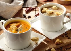 Zupa krem z grzankami w kubkach